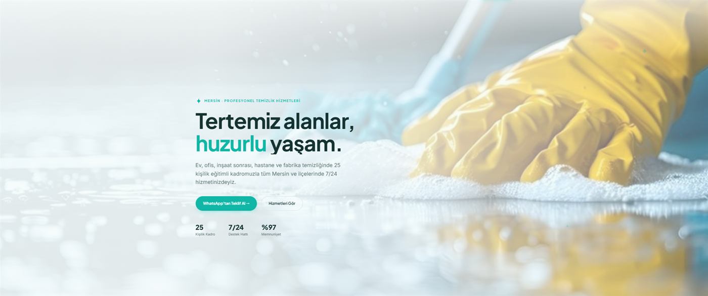 Temizlik firması konsept tasarımı: hizmet türünün seçildiği ve alan bilgisi girilerek teklif istenen ekran, ferah açık renk düzeniyle.